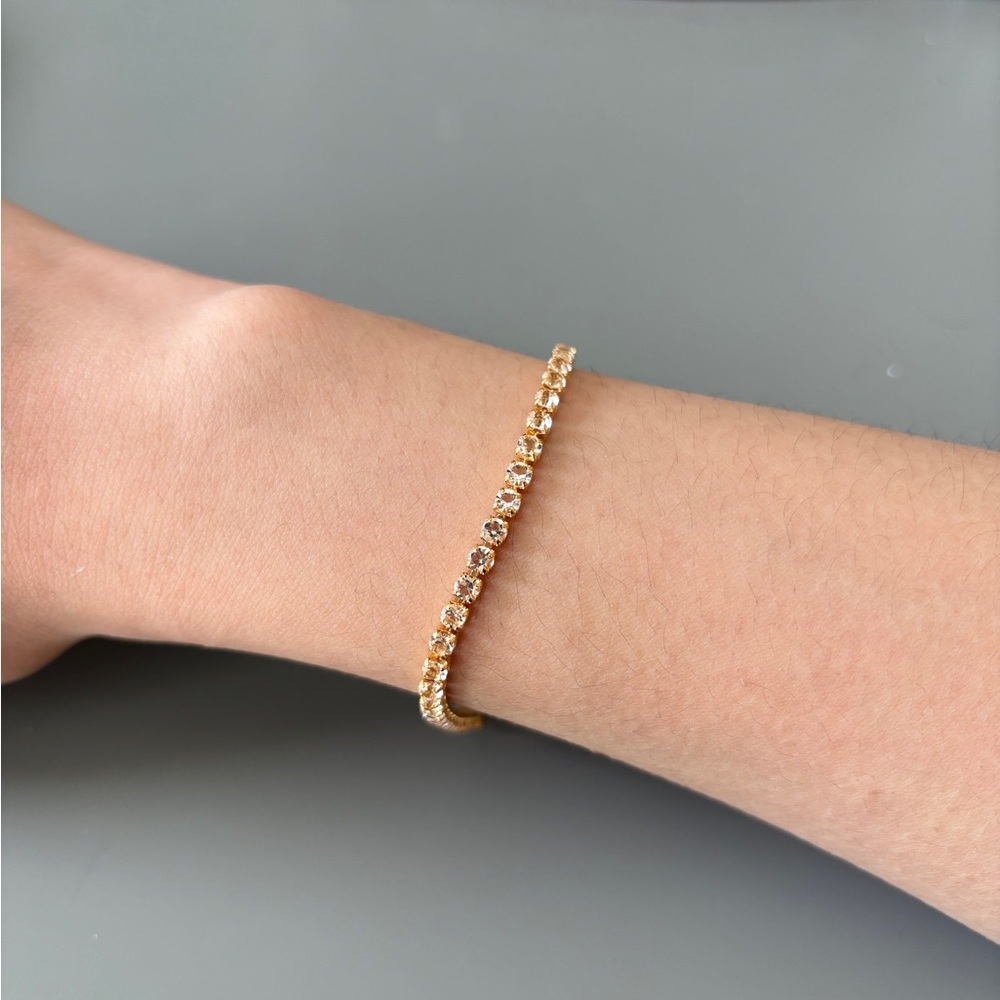 Stylish tennis bracelet